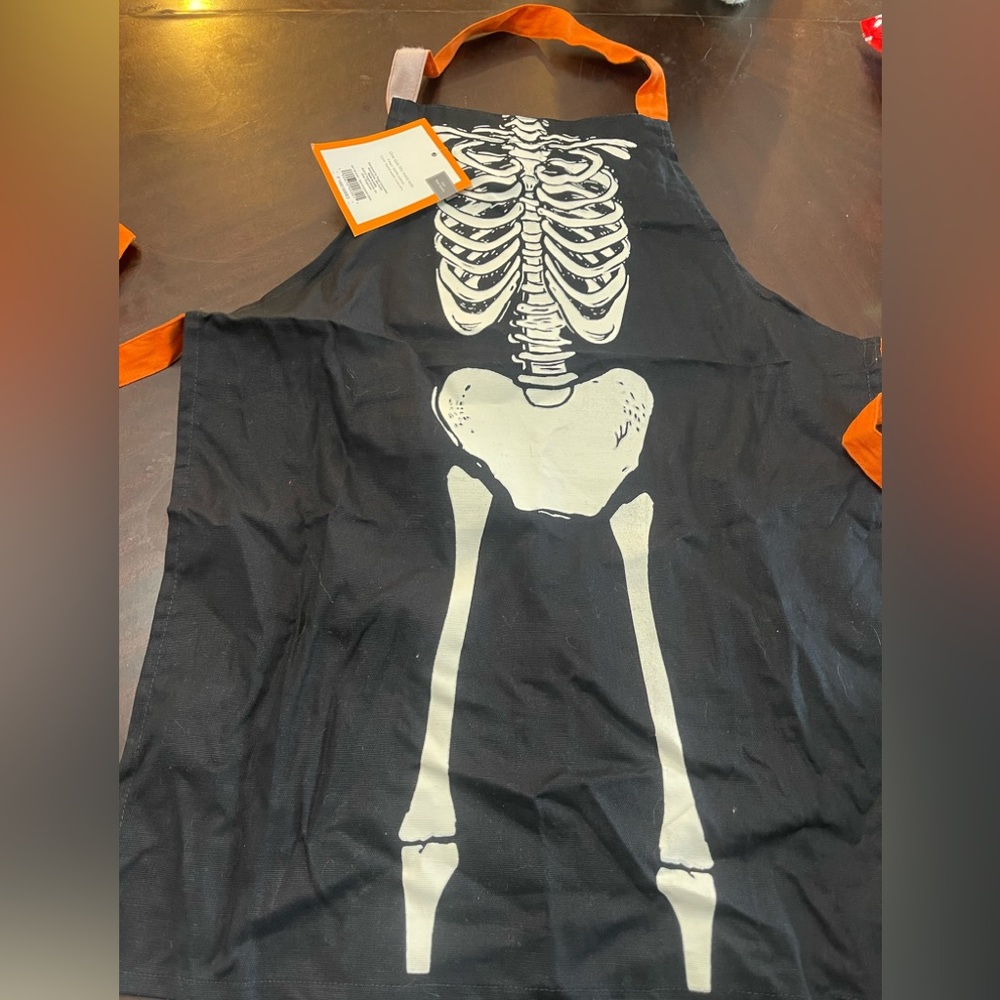 2 Matching skeleton aprons (1 child/1 adult) & Halloween cookie cutters set of 4
